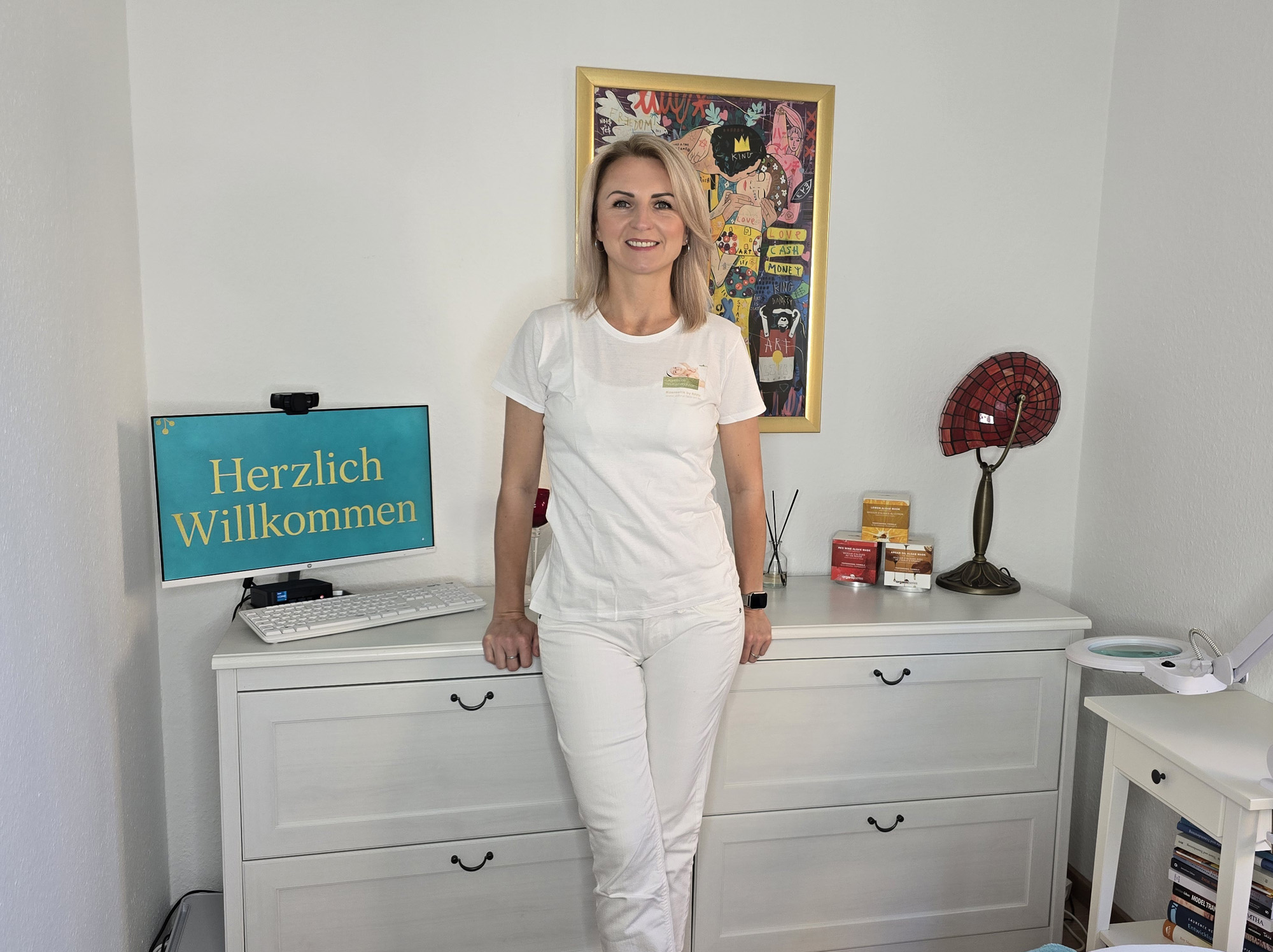 Edyta Greupner in ihrem Kosmetikstudio in Königswinter.